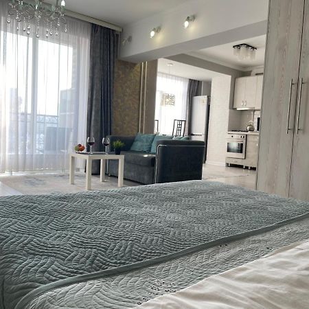 Apartment In The Heart Of The City Almatı Dış mekan fotoğraf